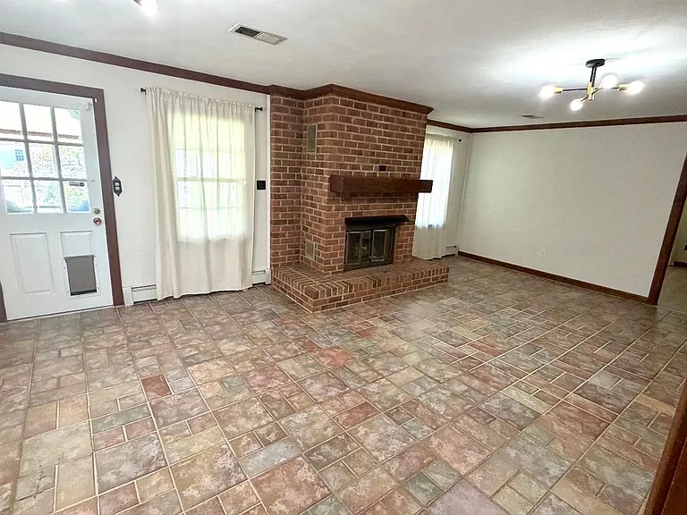1503 Freeman Ave — Photo 7