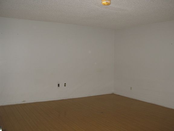 4th image of 575 N Hill Ave