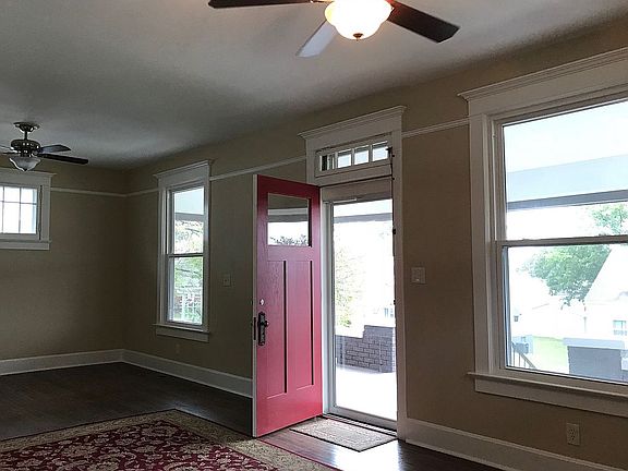 4th image of 2739 Hartmetz Ave