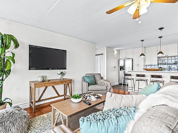 3rd image of 35 Skyline Dr APT 9
