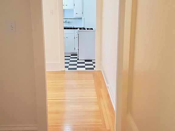 3rd image of 627 Taylor St APT 42