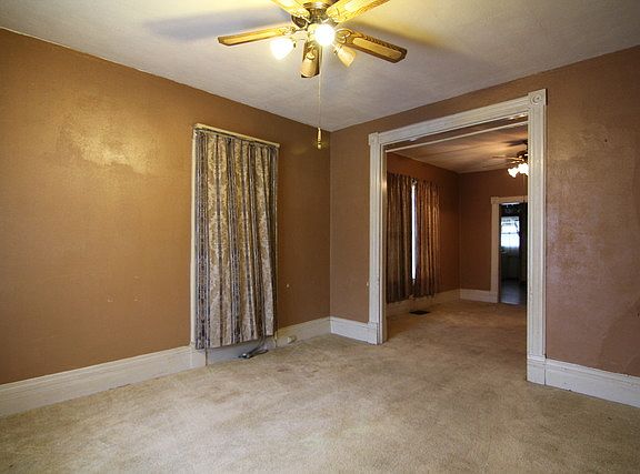 2nd image of 209 W Grant St