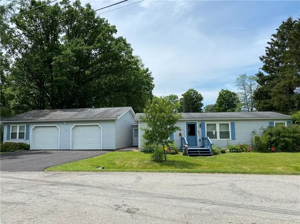715 High St, Conneaut Lake, PA 16316