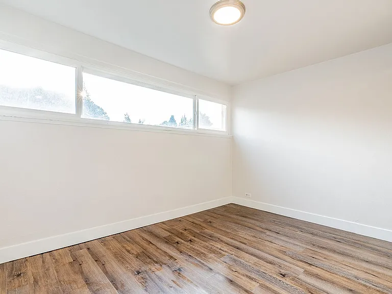 Westernaire Apartments — Photo 24