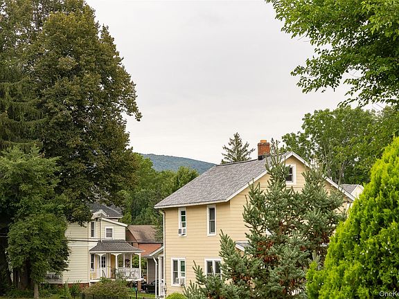 5th image of 42 Oak Street