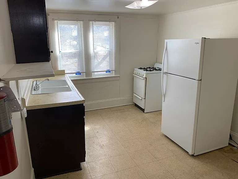 2615 E Bessemer Ave #B — Photo 6