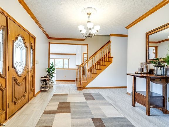 3rd image of 561 Woodbury Dr