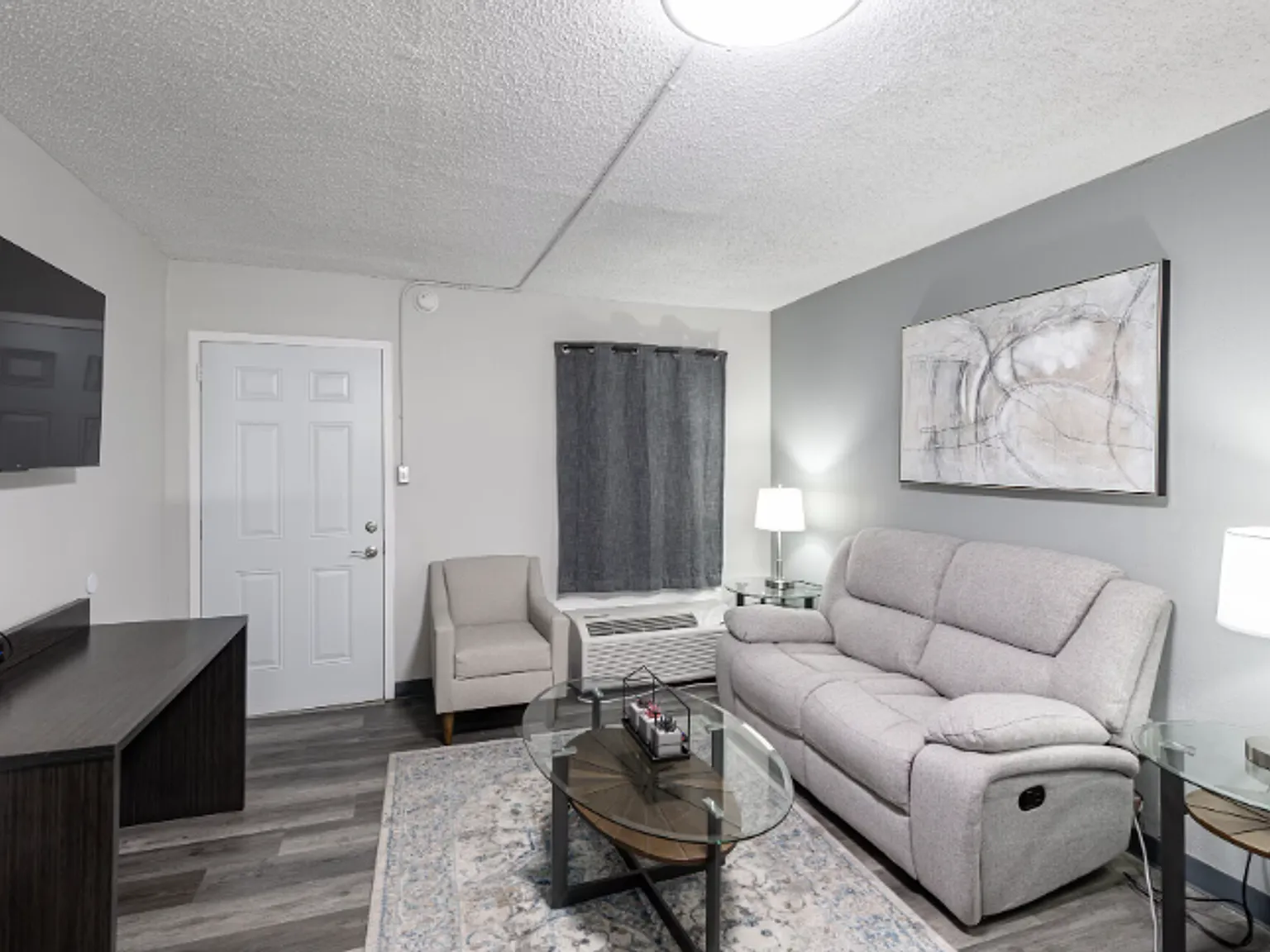 1 bed 1 bath All Bills Paid — Photo 2
