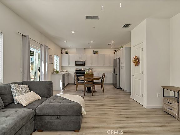 3rd image of 3103 Steiner Ln