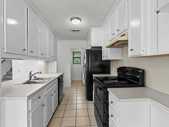 5th image of 3845 Ranch Road 2222