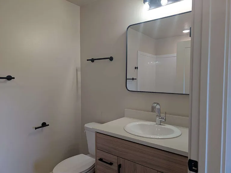 150 E 700 N #11 — Photo 3