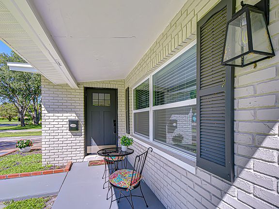 3rd image of 1637 66th Ave S