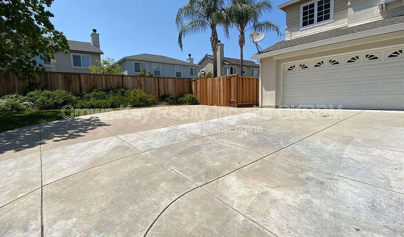 4 bed, 3.0 bath, 2368 sqft, $3,200 — Photo 2