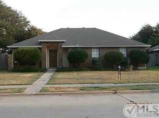 1910 Arbor Creek Dr, Carrollton, TX 75010