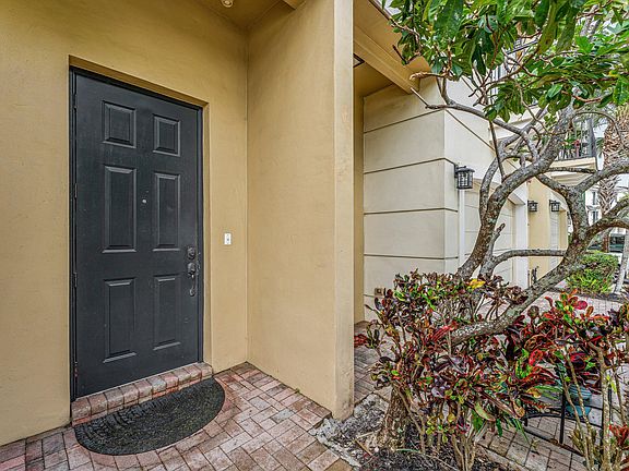 3rd image of 673 NW 38th Circle