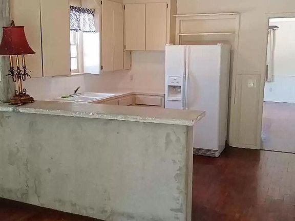 5th image of 660 W Whillock St #A