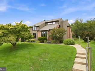 24 Downs Dr, Wilmington, DE 19807