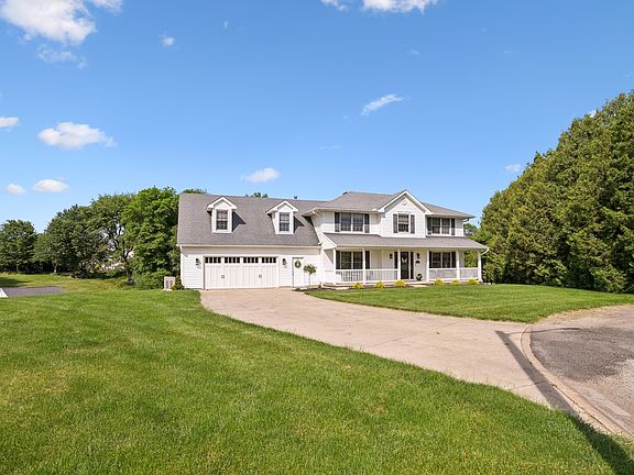 4th image of 71 Hickory Ct