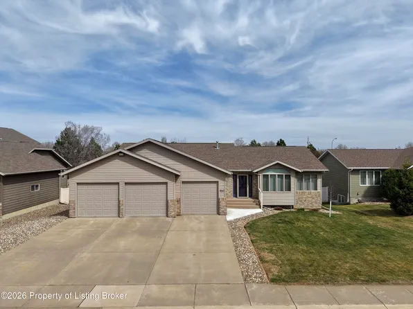 1120 Gum Ave, Dickinson, ND 58601