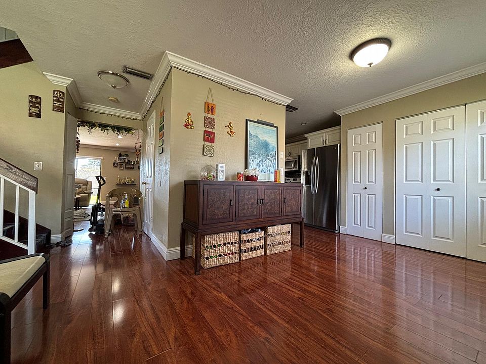 1st image of 232 Lakeside Cir #232