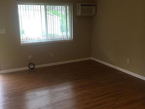 3rd image of 1492 Hobart Ave APT 10