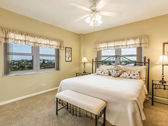 4th image of 240 Seaview Ct APT 615