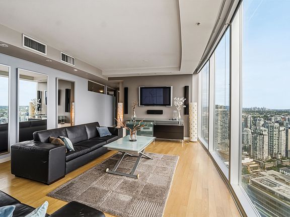 5th image of 938 Nelson St #4303