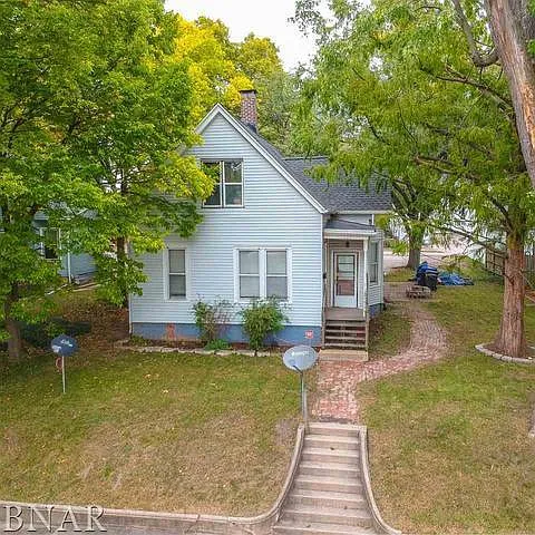1107 W Olive St photo 1