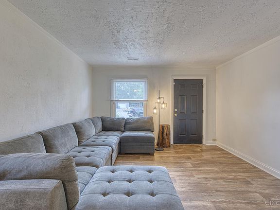 5th image of 947 Stratford Pl