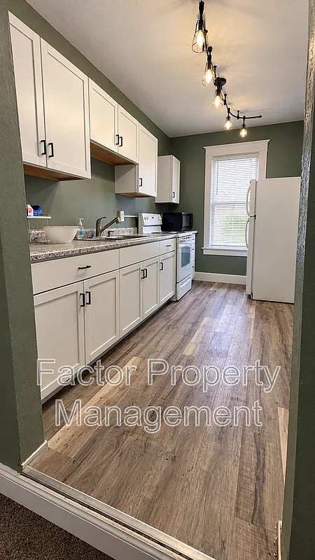 4 bed, 1.0 bath, 800 sqft, $1,495 — Photo 2