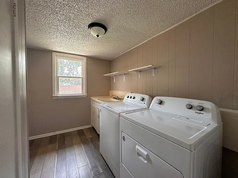 2403 Austin Ave — Photo 12