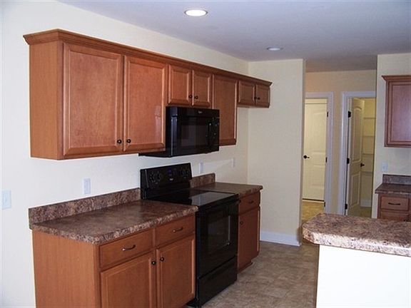 5th image of 1239 Dunlop Dr NE