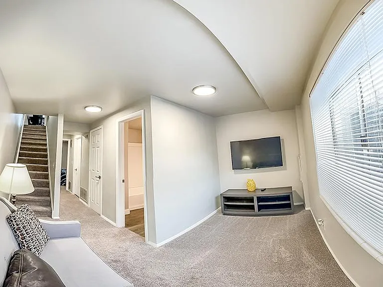 Aspen Cove Townhomes — Photo 9
