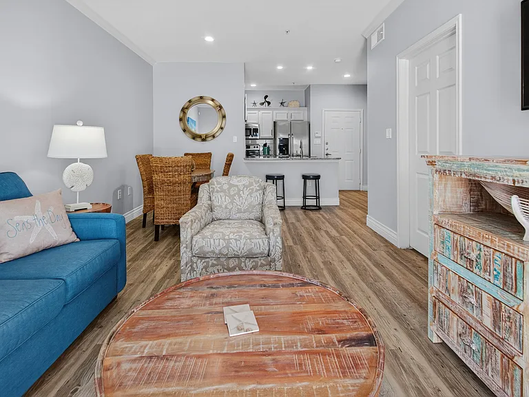 Compass Bay Apartments & Marina — Photo 15