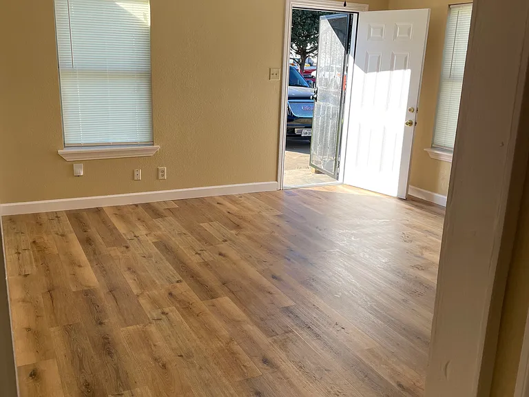 525 Royal Ave — Photo 5