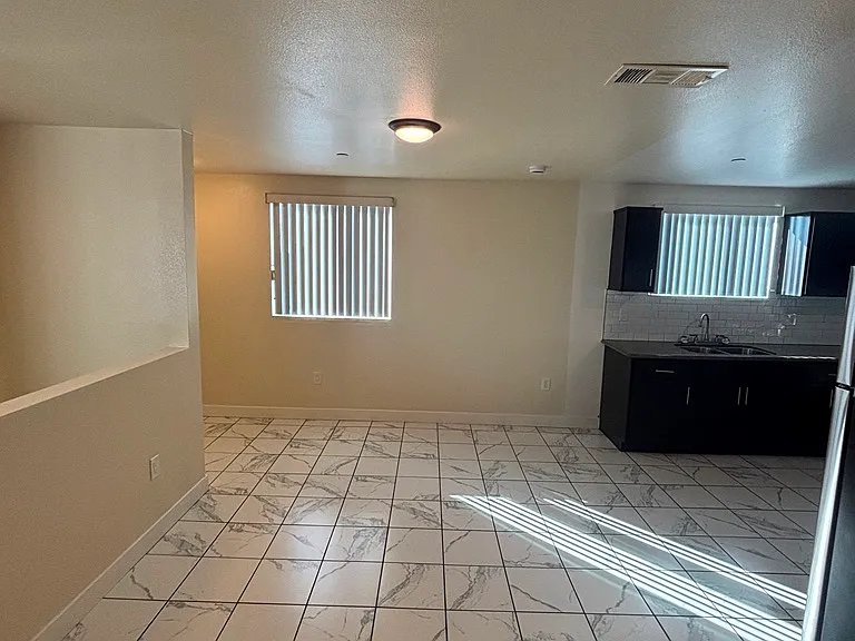 6414 1/2 Denver Ave — Photo 4