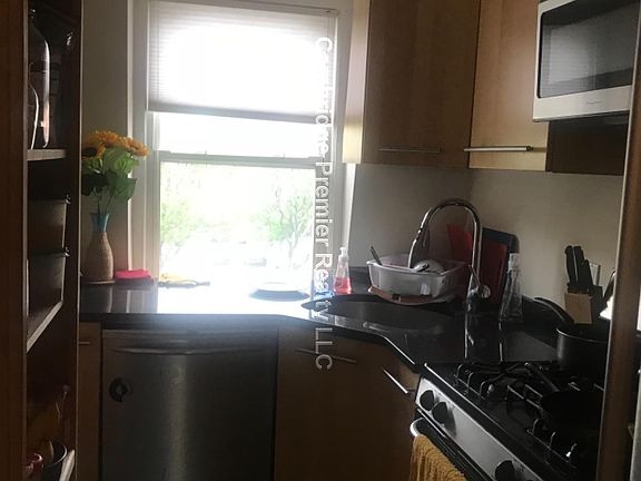 3rd image of 20 Essex St