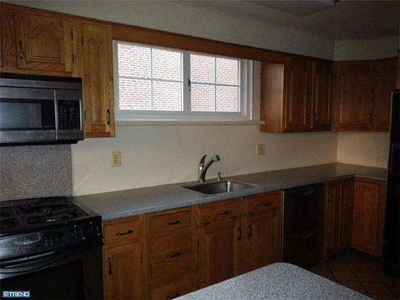 4th image of 722 Oakwood Dr