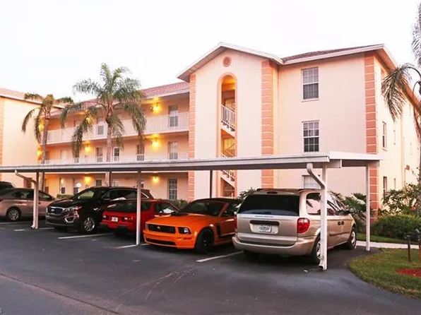 9610 Victoria Ln APT 202, Naples, FL 34109