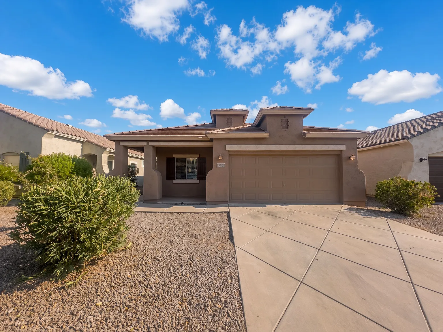 3 Bed + 2 Bath + Den + Move In Ready — Photo 1