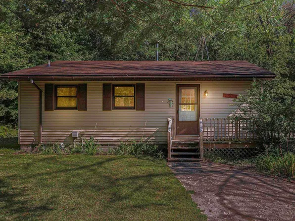 22901 Dewey Rd, Howard City, MI 49329