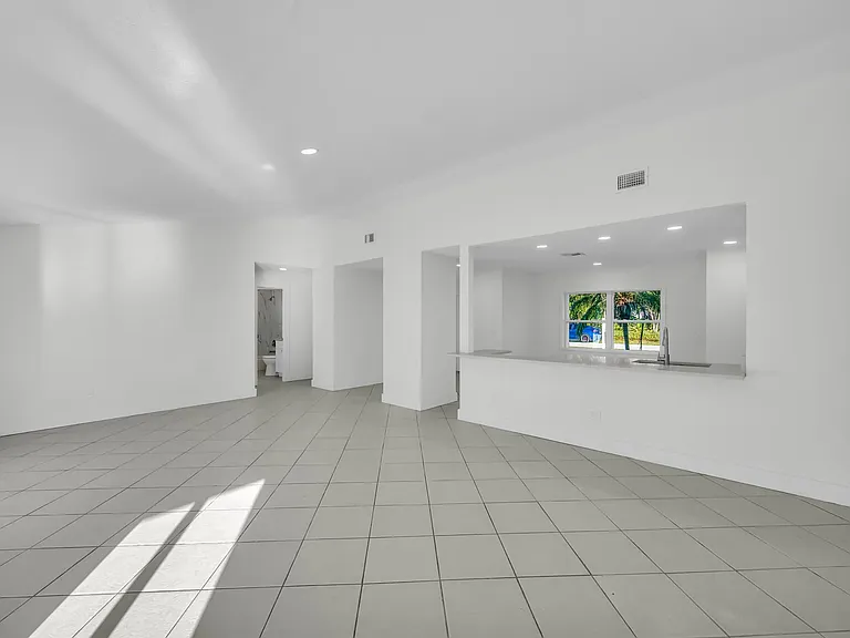 2514 SE Alfonso Ave — Photo 2