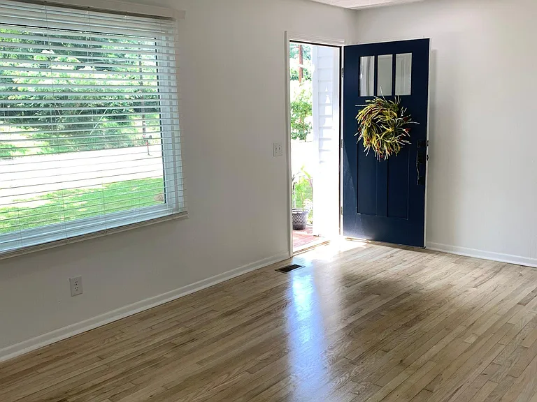 2334 Johnson Ferry Rd NE — Photo 2