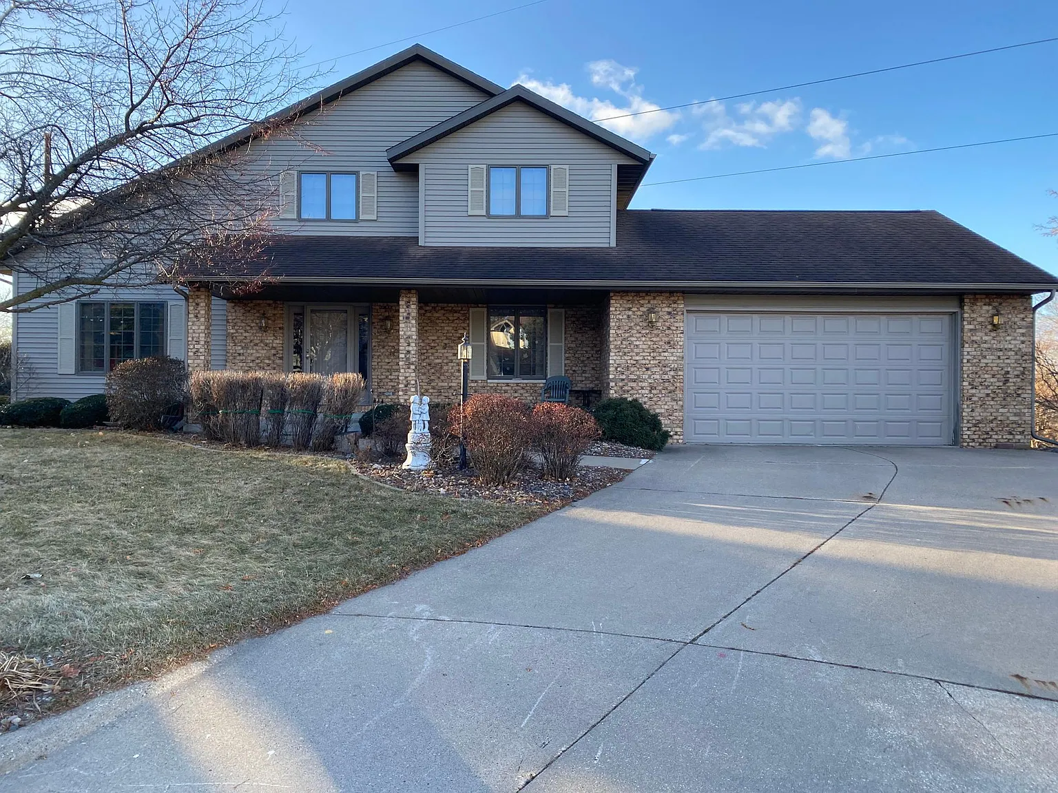 4 bed, 3.5 bath, 2480 sqft, $3,000 — Photo 1