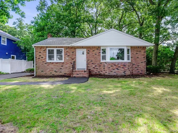 17 Lake Prom, Ronkonkoma, NY 11779