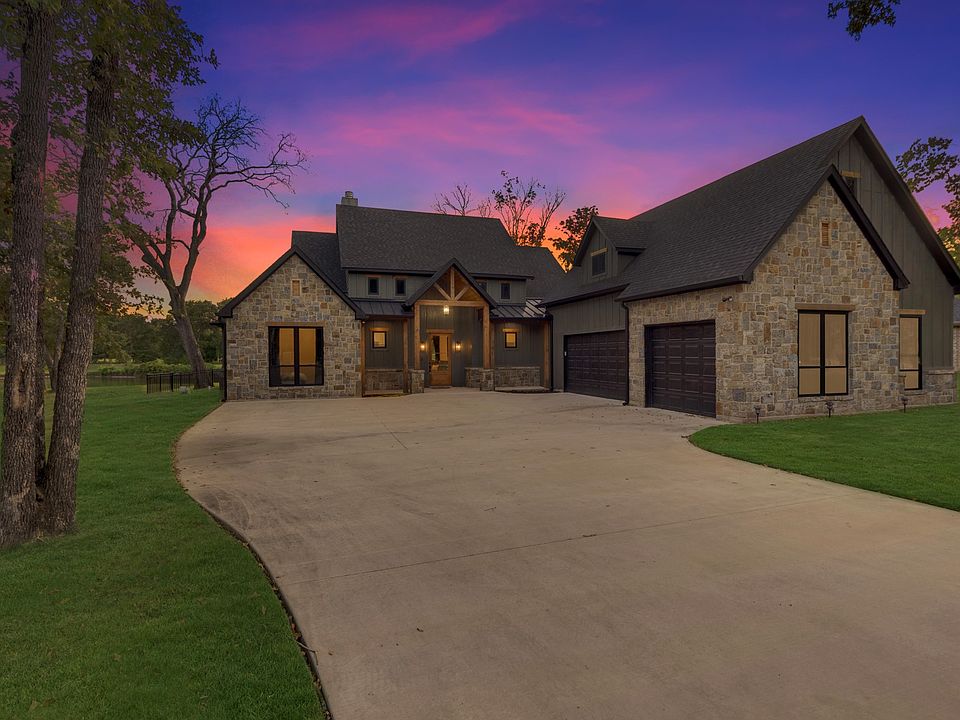 1st image of 812 Waters Edge Dr
