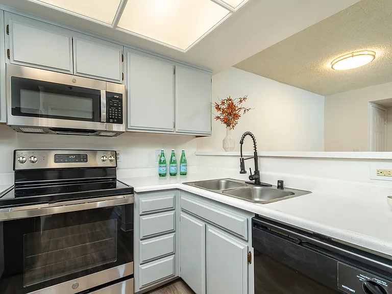Windrose Place Pasadena — Photo 9