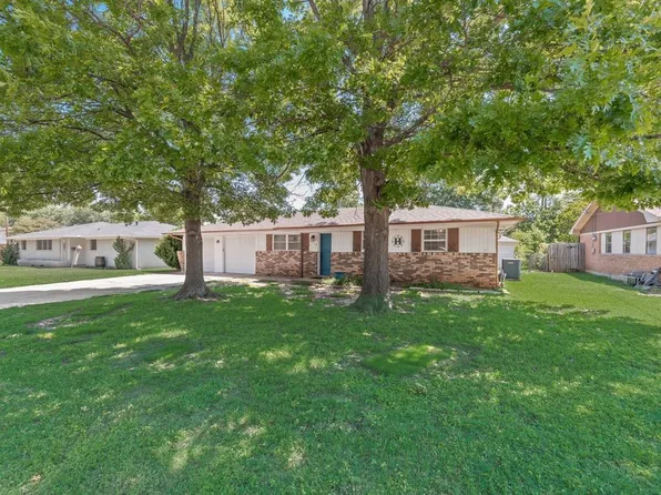 1114 Elmwood St, Gainesville, TX 76240