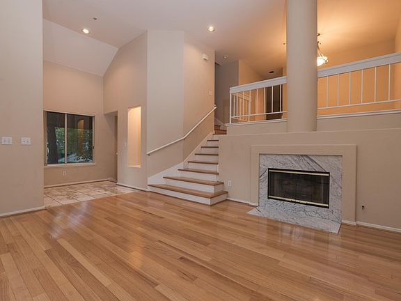 3rd image of 402 Galleria Dr APT 12
