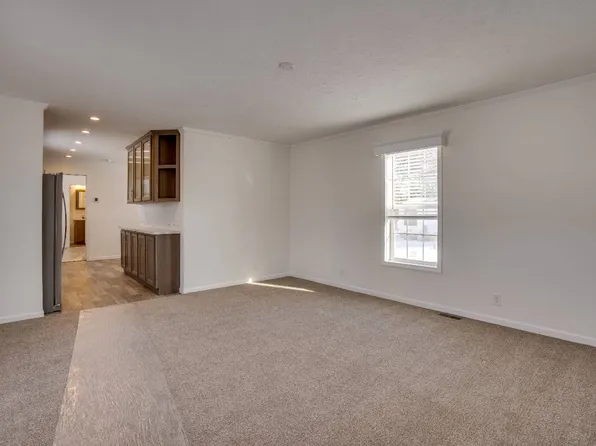 155 Kingsway Dr, North Mankato, MN 56003